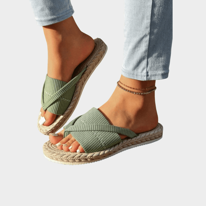 CAMILLA | COMFORTABLE CRISS-CROSS FLAT SANDALS