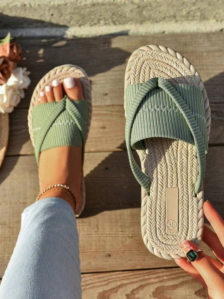 CAMILLA | COMFORTABLE CRISS-CROSS FLAT SANDALS