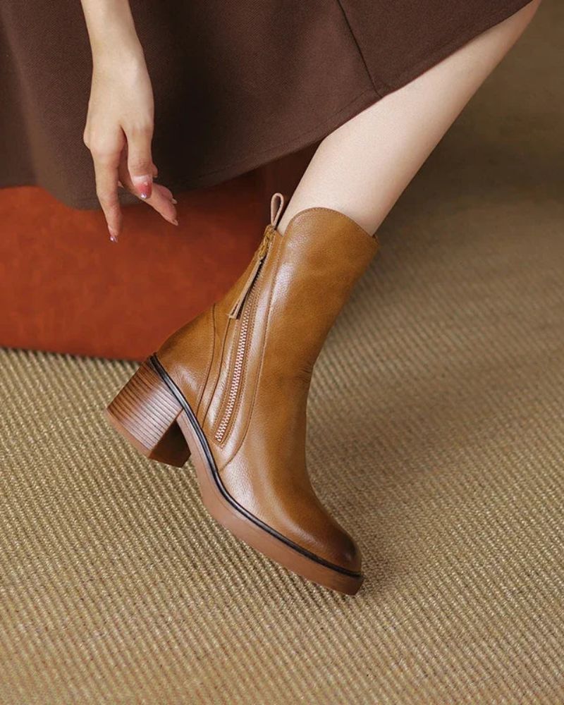 Valorine | Black leather boots with a comfortable heel