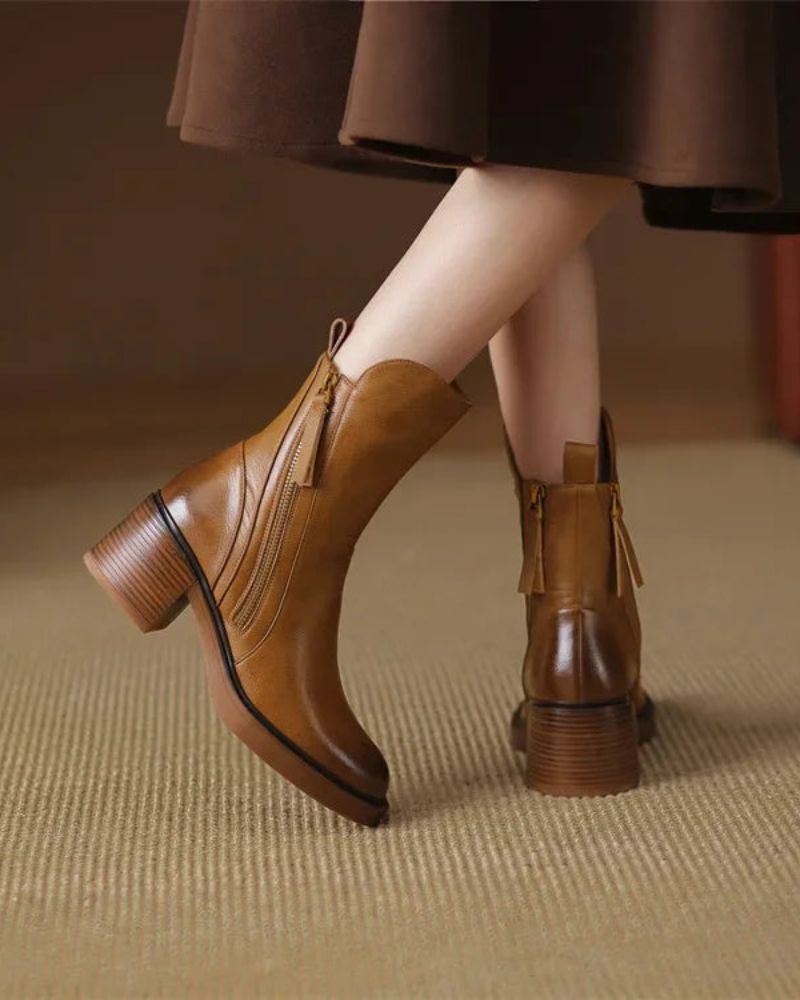 Valorine | Black leather boots with a comfortable heel